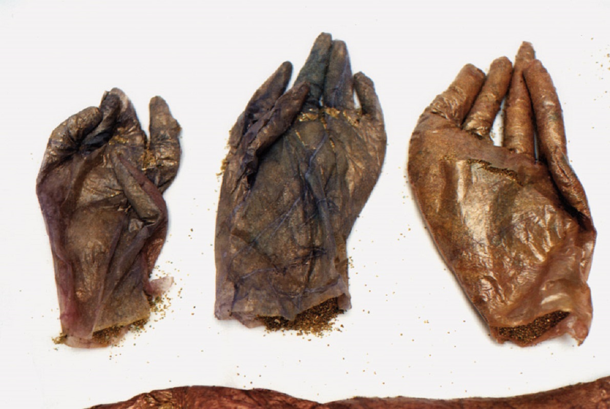 Valérie Novello - Mains sacs (détail)